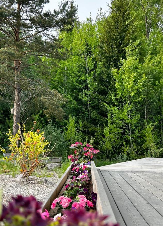 Lilla Huset Bed & Breakfast - Countryside Guesthouse, Free Parking Örebro Eksteriør billede
